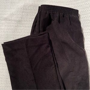 alfred dunner / black corduroy straight leg pants size 8 womens